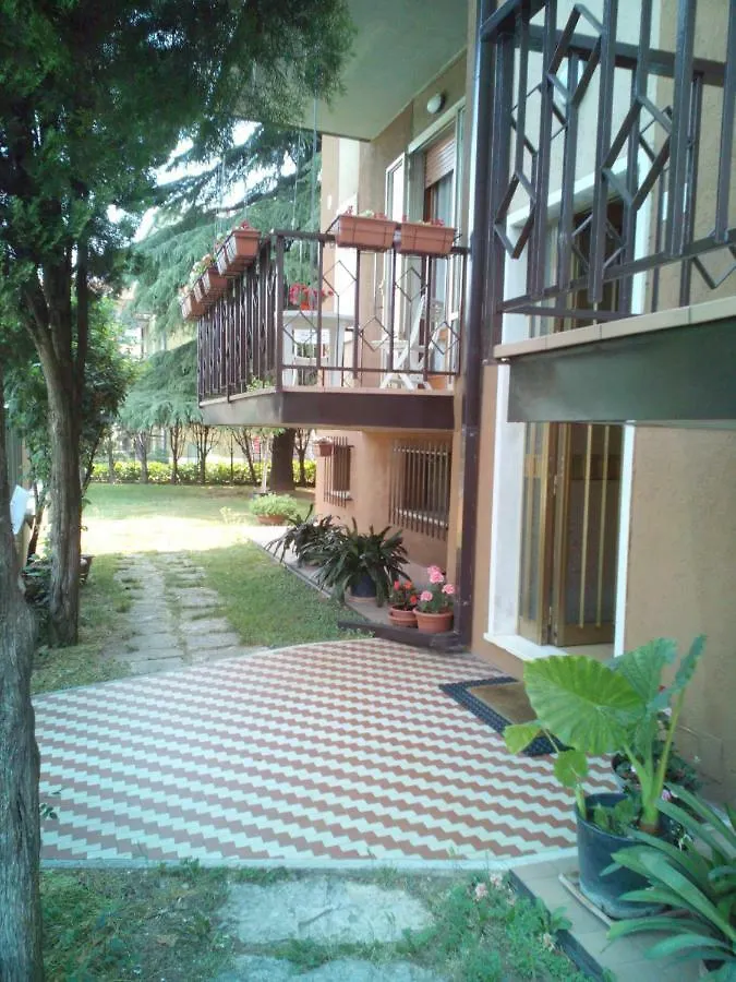 B&B Il Mondo Di Ross Verona 2*,
